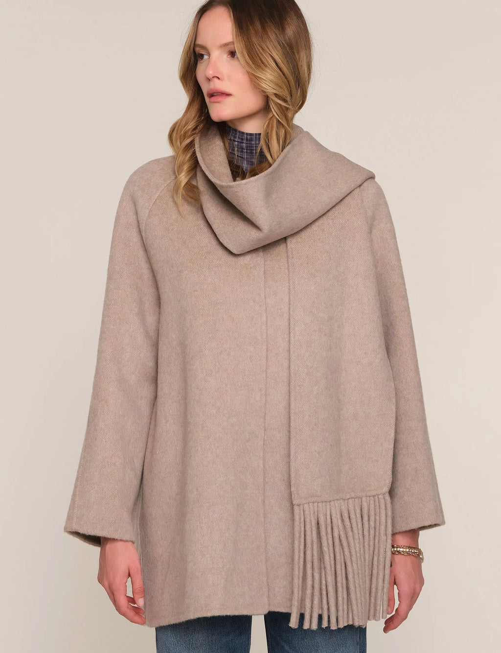 Luka Coat, Putty