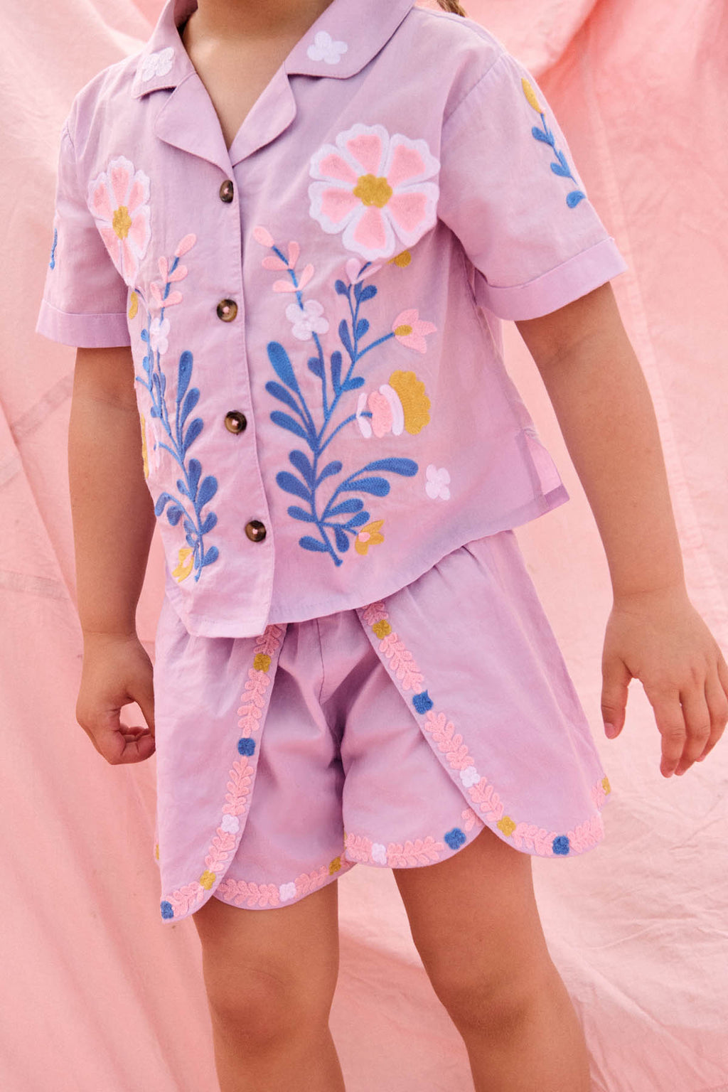 Asya Shorts, Parme