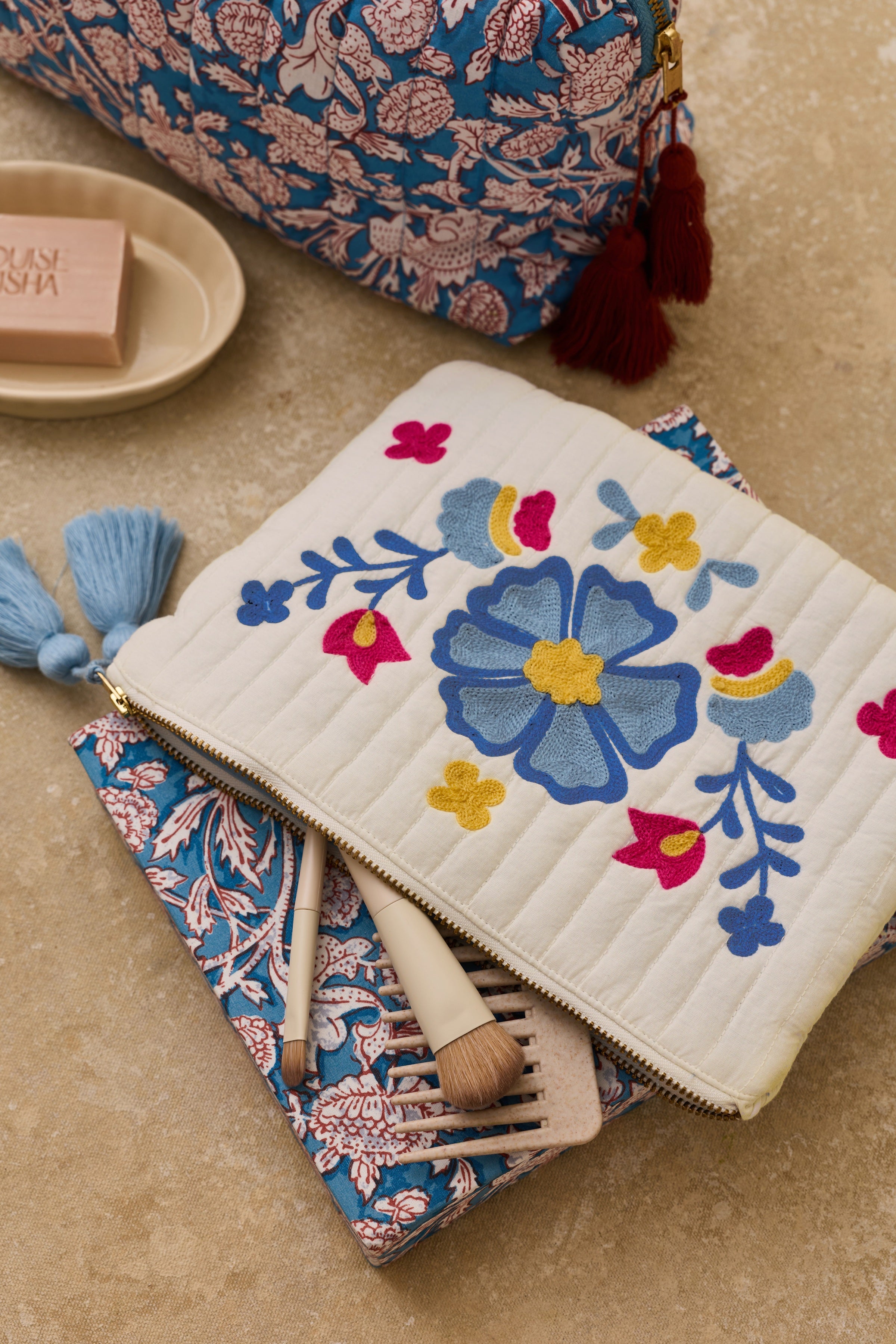 Domina Pouch, Cream