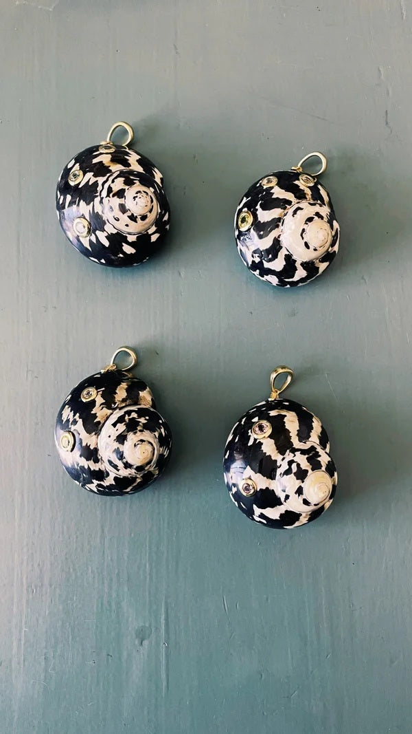 Formentera Shell Pendant, Black