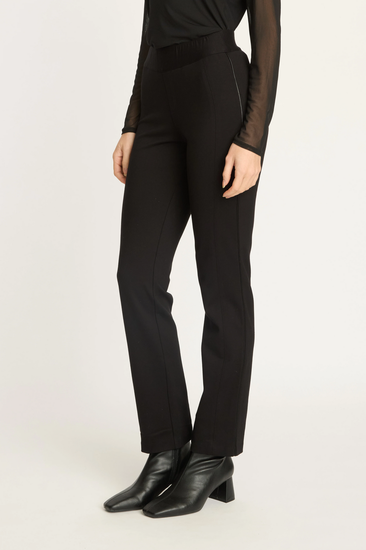 Santi Pant, Black