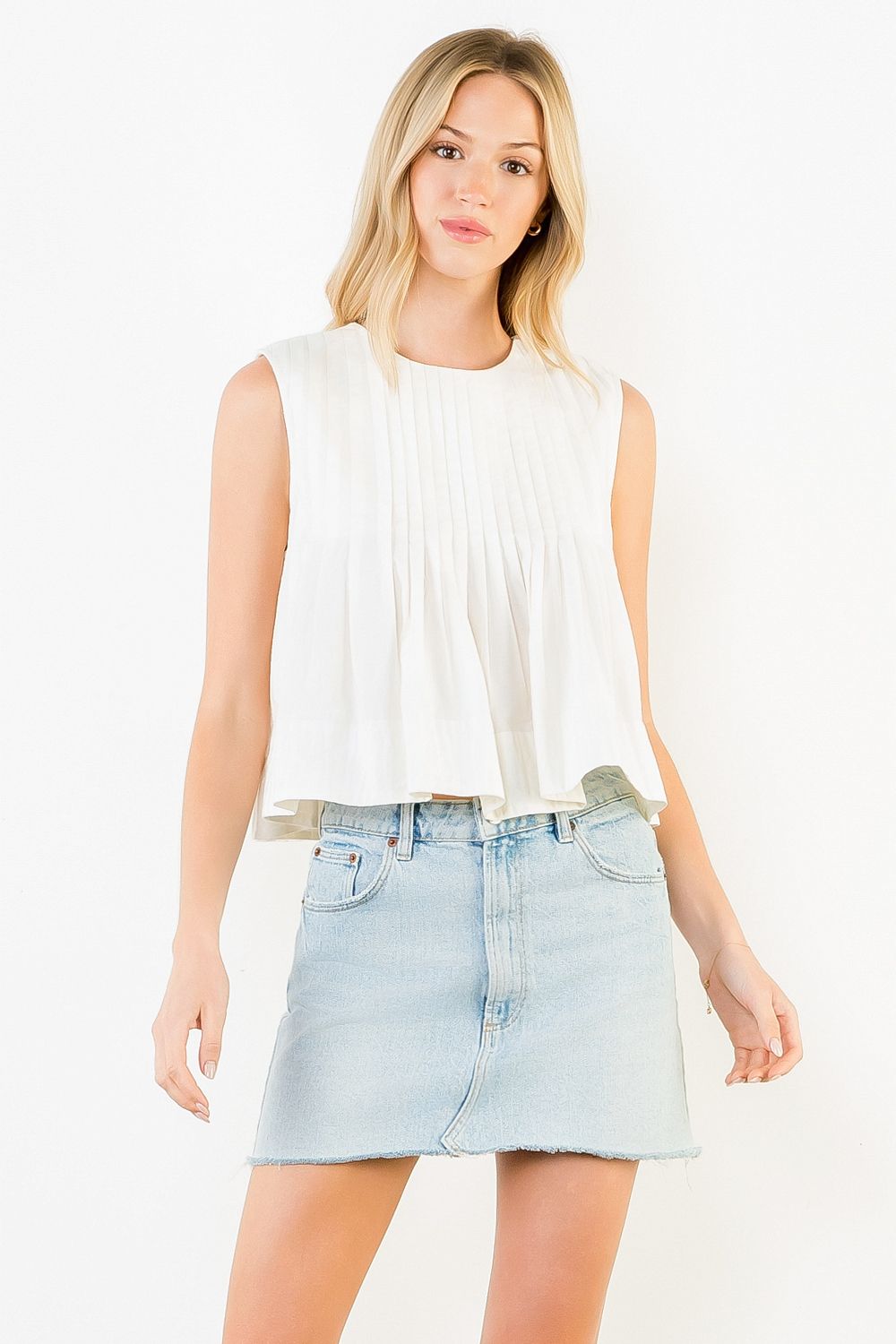 Sleevelss Pleated Flowy Top, Cream