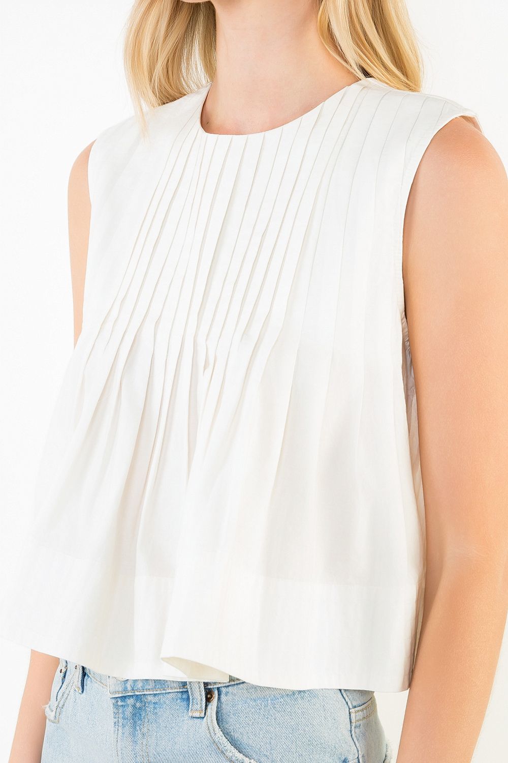 Sleevelss Pleated Flowy Top, Cream